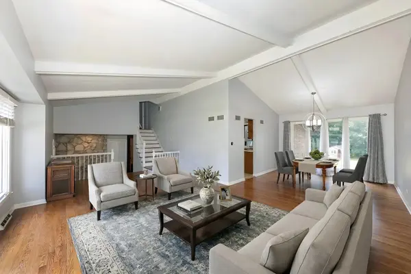 232 SHERWOOD DR, Wood Dale, IL 60191