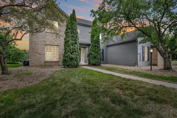 1704 Bentbrook DR, Champaign, IL 61822