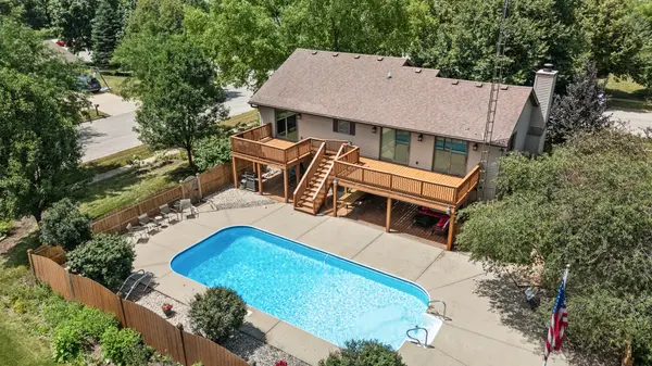 1404 Larson ST, Sycamore, IL 60178