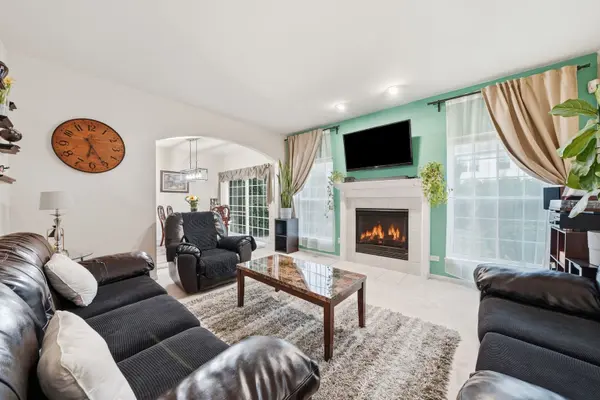 1114 Coventry LN, Bolingbrook, IL 60440