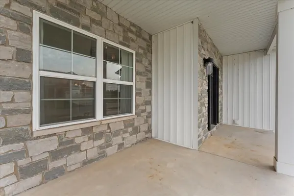 706 Isabella DR, Mahomet, IL 61853