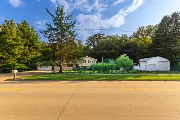 6655 Crow Creek RD, Bettendorf, IA 52722