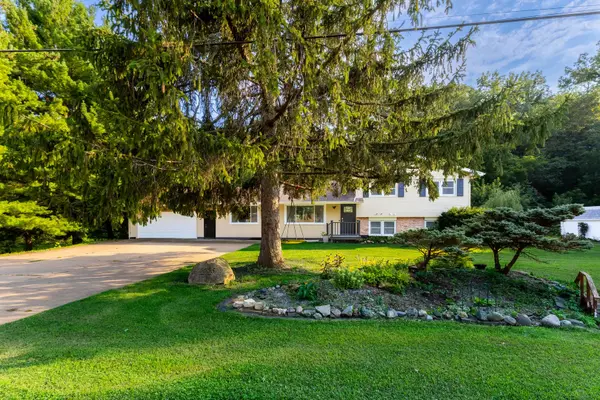 6655 Crow Creek RD, Bettendorf, IA 52722