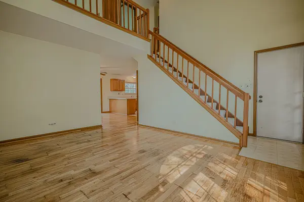 431 Ascot LN, Streamwood, IL 60107