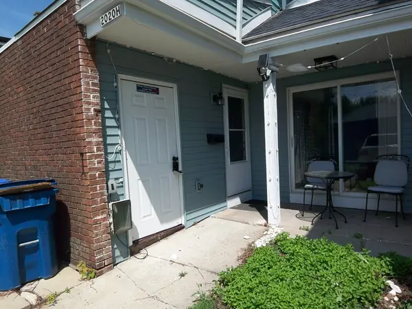 2020 Berkshire CIR #H, Carpentersville, IL 60110