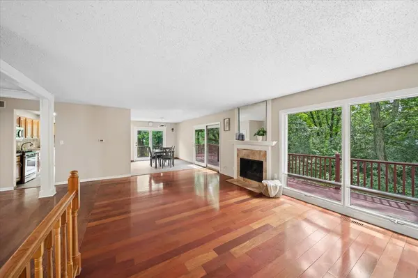 6638 Timbertrails RD, Lisle, IL 60532