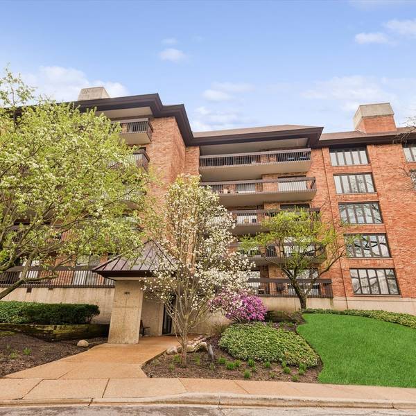 3851 Mission Hills RD #303, Northbrook, IL 60062
