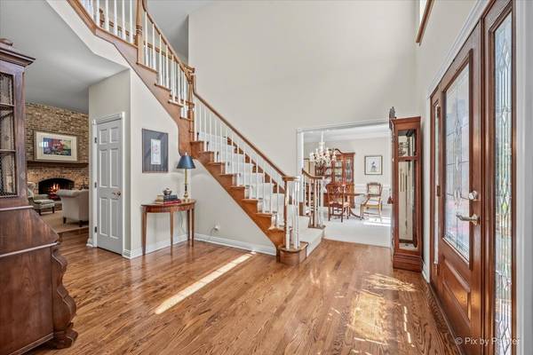 554 W Rosiland DR N, Palatine, IL 60074