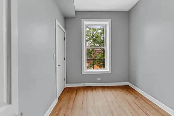 3421 W Armitage AVE, Chicago, IL 60647
