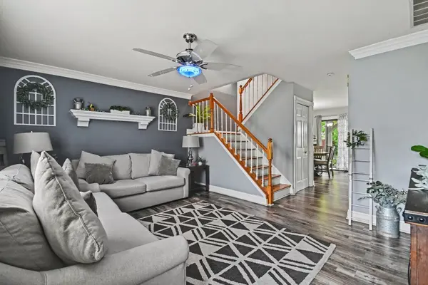 30W100 Maplewood DR, Warrenville, IL 60555