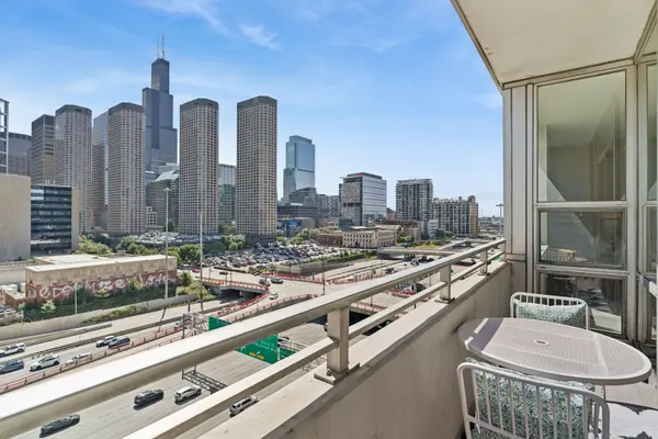 737 W Washington BLVD #806, Chicago, IL 60661