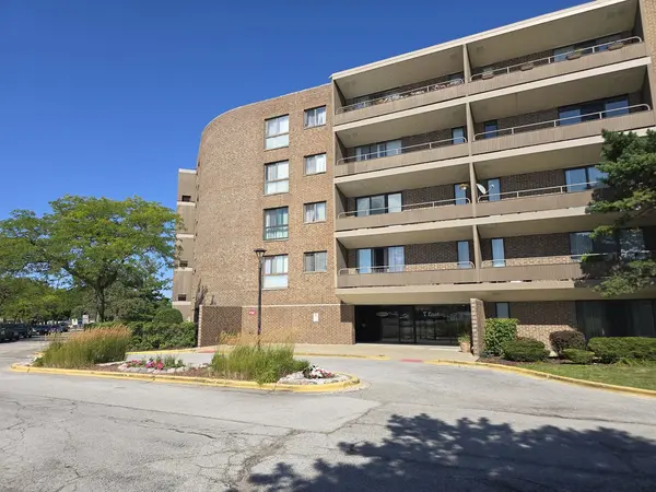7 E Carriageway DR #214, Hazel Crest, IL 60429