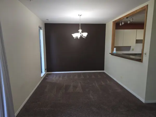 7 E Carriageway DR #214, Hazel Crest, IL 60429
