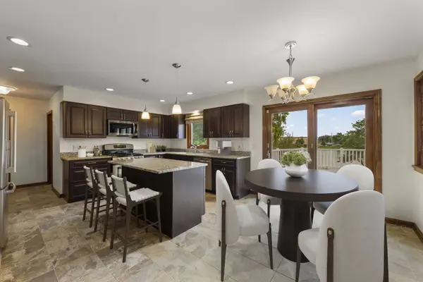 1841 Helen CT, Wheaton, IL 60189