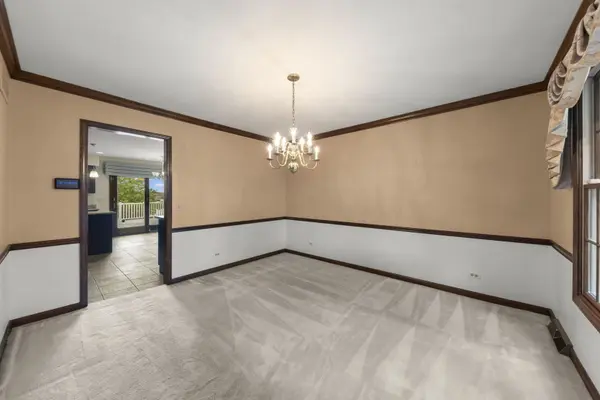 1841 Helen CT, Wheaton, IL 60189
