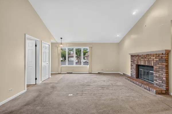 1858 Golf View DR, Bartlett, IL 60103
