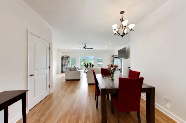 110 S Marion ST #201, Oak Park, IL 60302