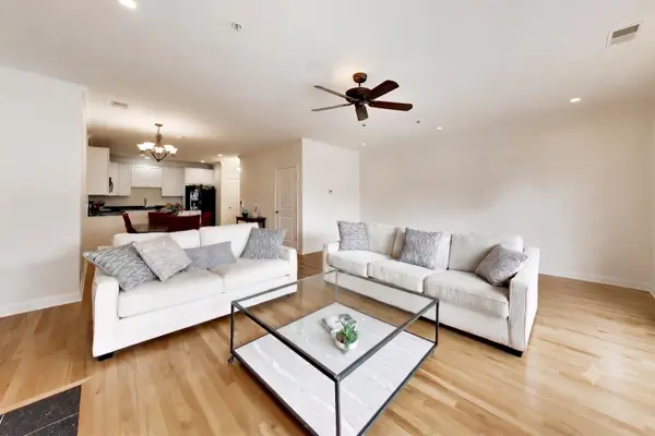 110 S Marion ST #201, Oak Park, IL 60302