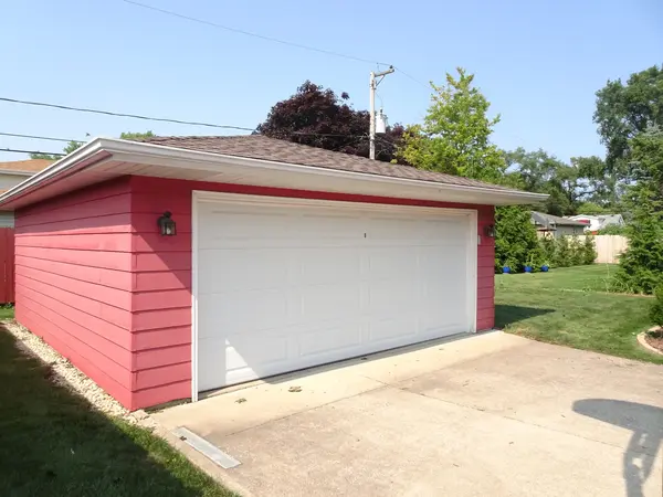 5616 W 100th ST, Oak Lawn, IL 60453