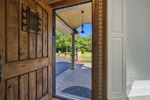 147 Old Dundee RD, Barrington Hills, IL 60010