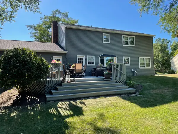 102 N Stauffer DR, Naperville, IL 60540