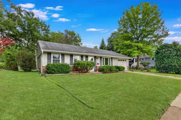 527 Sherwood DR, Streamwood, IL 60107