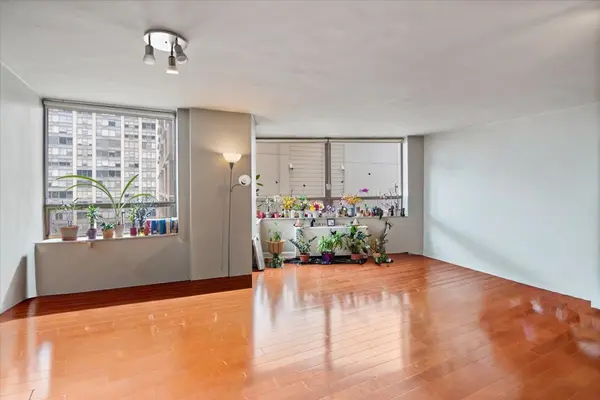 5701 N Sheridan RD #11H, Chicago, IL 60660