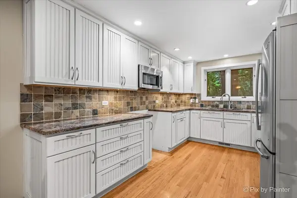 14 Lake Shore DR, Oakwood Hills, IL 60013