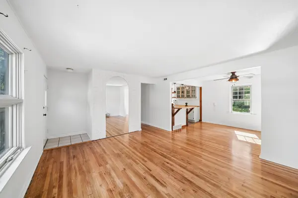 1N016 Woods AVE, Wheaton, IL 60187
