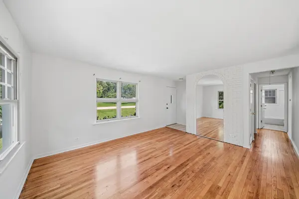 1N016 Woods AVE, Wheaton, IL 60187