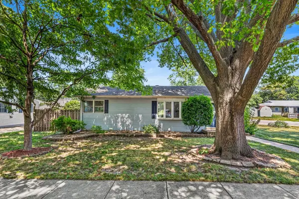 718 E Chestnut ST, Monticello, IL 61856