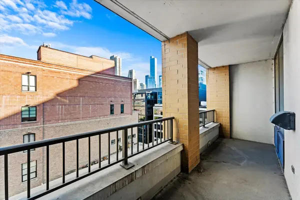 707 N Wells ST #703, Chicago, IL 60654