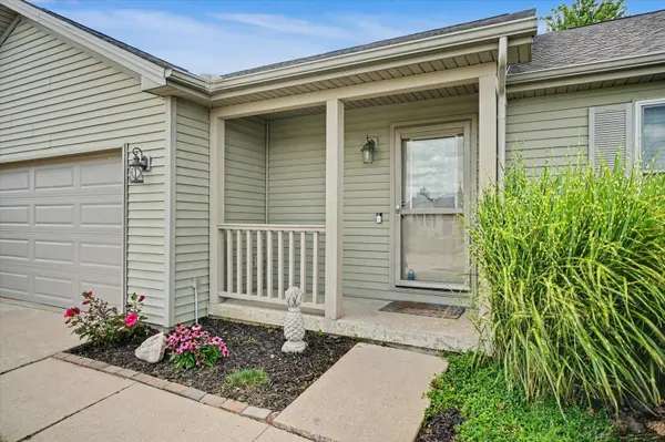 609 N Glover CT, St. Joseph, IL 61873