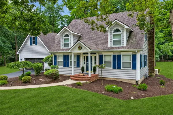 2094 Running Deer LN, Freeport, IL 61032