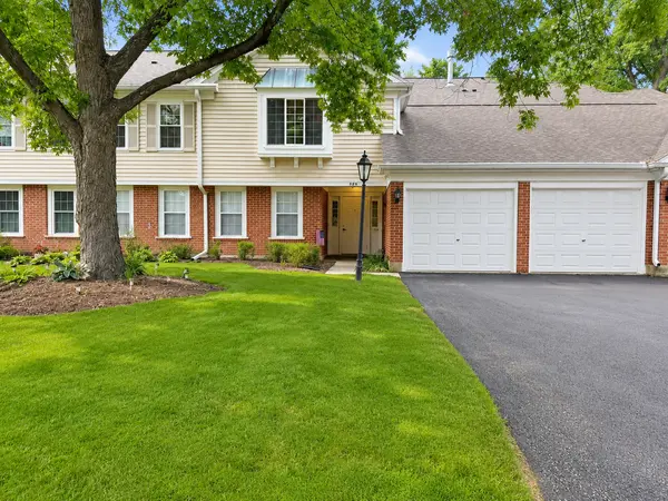 585 Edinburgh LN #B, Prospect Heights, IL 60070