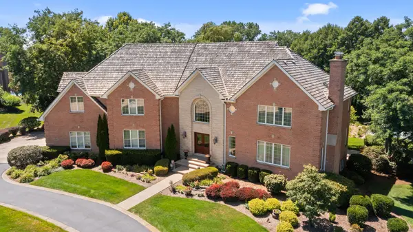 28063 Gray Barn LN, Lake Barrington, IL 60010