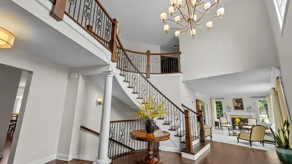28063 Gray Barn LN, Lake Barrington, IL 60010