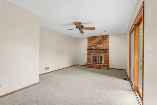 980 Sandalwood LN, Crystal Lake, IL 60014