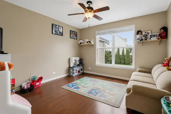 55 W Arden LN, Round Lake, IL 60073