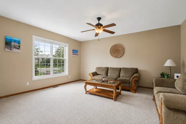 55 W Arden LN, Round Lake, IL 60073