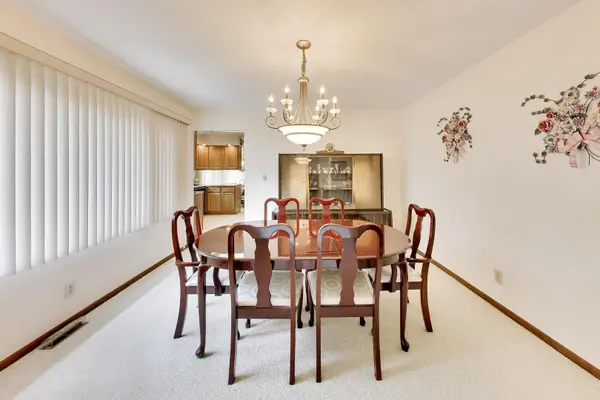 2899 Nish RD, Crystal Lake, IL 60012
