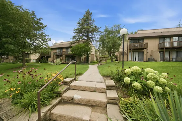 26 Jamaica Colony #3, Fox Lake, IL 60020