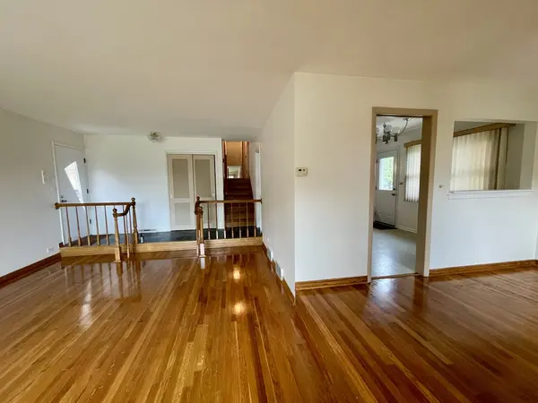 7150 N Crawford AVE, Lincolnwood, IL 60712