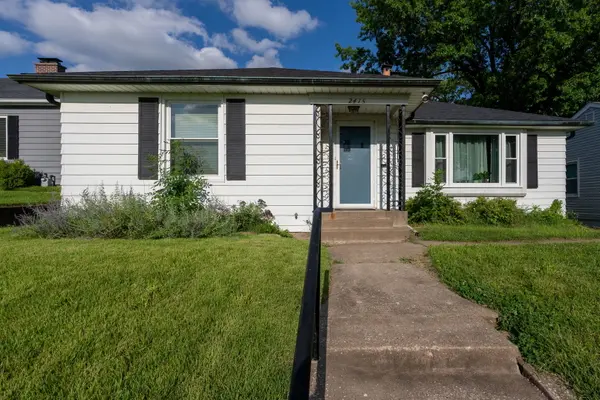2415 Glen PL, Davenport, IA 52804