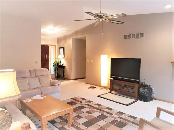 416 Red Wing LN, Dekalb, IL 60115