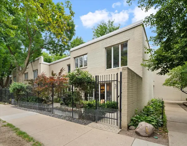 945 S PARK TER, Chicago, IL 60605