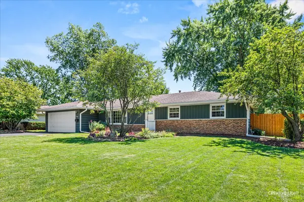 210 Briar LN, North Aurora, IL 60542