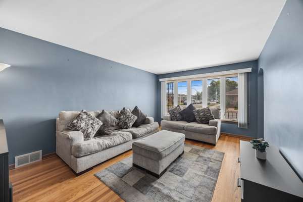 6000 S Narragansett AVE, Chicago, IL 60638