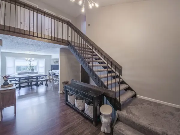 4455 Amesbury DR, Bettendorf, IA 52722