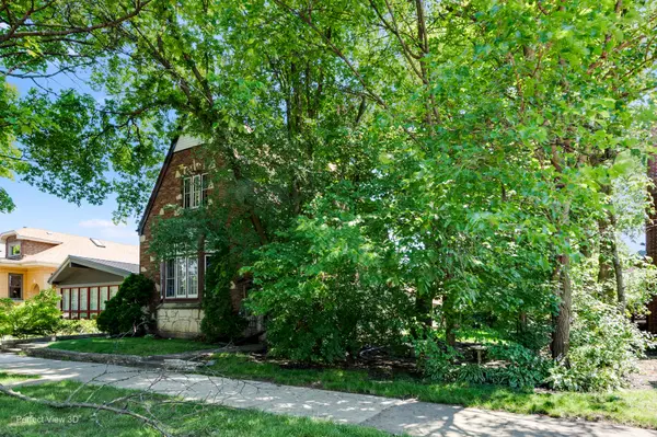 5811 N Christiana AVE, Chicago, IL 60659